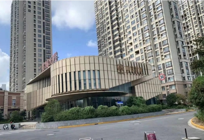 上海寶山友誼路商圈獨(dú)棟出售！帶900㎡露臺(tái)，可作酒店展廳用
